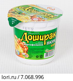 Картофельное пюре "Доширак" с сухариками и курицей (2015 год). Редакционное фото, фотограф Александр Щепин / Фотобанк Лори
