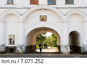 Святые врата. Надвратная Церковь Петра и Павла. Спасо-Преображенский монастырь. Валаам (2010 год). Стоковое фото, фотограф Александр Щепин / Фотобанк Лори