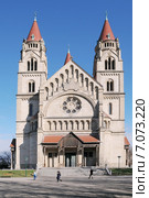 Церковь Святого Франциска Ассизского ( Franz Von Assisi Kirche) на Мексиканской площади ( Mexikoplatz) в Вене. Австрия (2014 год). Редакционное фото, фотограф stargal / Фотобанк Лори
