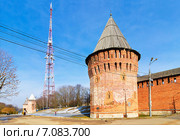 Город Смоленск. Громовая башня на фоне смоленской телевышки (2015 год). Стоковое фото, фотограф Зобков Юрий / Фотобанк Лори