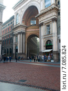 Вид на галерею торгового центра Витторио Иммануила II ( Galleria Vittorio Emanuele II) . Милан, Италия (2013 год). Редакционное фото, фотограф Яна Королёва / Фотобанк Лори