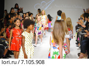 NEW YORK, NY - OCTOBER 19: Models walk the runway finale during the Aria Children's Clothing preview at petitePARADE Kids Fashion Week at Bathhouse Studios on October 19, 2014 in New York City. Редакционное фото, фотограф Anton Oparin / Фотобанк Лори