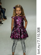 NEW YORK, NY - OCTOBER 19: A model walks the runway during the Clarks preview at petitePARADE Kids Fashion Week at Bathhouse Studios on October 19, 2014 in New York City. Редакционное фото, фотограф Anton Oparin / Фотобанк Лори