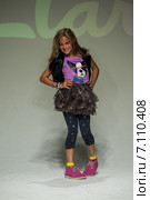 NEW YORK, NY - OCTOBER 19: A model walks the runway during the Clarks preview at petitePARADE Kids Fashion Week at Bathhouse Studios on October 19, 2014 in New York City. Редакционное фото, фотограф Anton Oparin / Фотобанк Лори