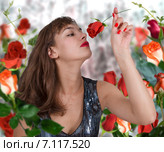Красивая молодая женщина с розами. Стоковое фото, фотограф Татьяна Яковлева Серкова / Фотобанк Лори