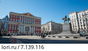 Памятник Юрию Долгорукому напротив московской мэрии, Тверская площадь (2015 год). Редакционное фото, фотограф Давид Мзареулян / Фотобанк Лори