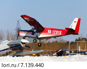 Самолет  СП-38УТА на взлете, аэродром Боровая (Сургут) (2015 год). Редакционное фото, фотограф Владимир Мельников / Фотобанк Лори