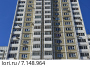 Двадцатидвухэтажный одноподъездный панельный жилой дом серии КОПЭ-2000. Челобитьевское шоссе, 14, корпус 5. 1-й микрорайон района Северный. Москва (2015 год). Стоковое фото, фотограф lana1501 / Фотобанк Лори