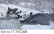 Русло равнинного водопада Воицкий падун, зима. Поселок городского типа Надвоицы, Карелия. Стоковое видео, видеограф Кекяляйнен Андрей / Фотобанк Лори