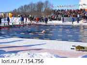 Десятый чемпионат России по ледяному плаванию (2015 год). Редакционное фото, фотограф Ирина Здаронок / Фотобанк Лори