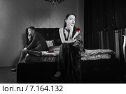 Молодая пара поссорилась в спальне. Стоковое фото, фотограф Вячеслав Николаенко / Фотобанк Лори