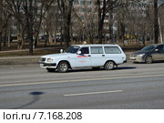 Автомобиль медслужбы. Осташковская улица. Северное Медведково. Москва (2015 год). Редакционное фото, фотограф lana1501 / Фотобанк Лори