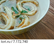 Пфанкюхен (Pfannkuchensuppe) - говяжий бульон с добавлением нарезанных полосок блинов, которые выпекаются в кляре. Стоковое фото, фотограф Александр Fanfo / Фотобанк Лори
