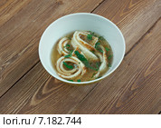 Пфанкюхен (Pfannkuchensuppe) - говяжий бульон с добавлением нарезанных полосок блинов, которые выпекаются в кляре. Стоковое фото, фотограф Александр Fanfo / Фотобанк Лори