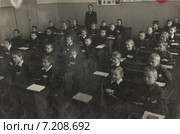Школа, второй класс, 1956 год. Ученики за партами. Редакционное фото, фотограф Ирина Терентьева / Фотобанк Лори