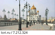 Патриарший мост и храм Христа Спасителя (2015 год). Стоковое видео, видеограф Parmenov Pavel / Фотобанк Лори