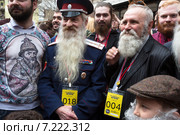 Участники третьего российского чемпионата бород и усов в центре города Москвы, Россия (2015 год). Редакционное фото, фотограф Николай Винокуров / Фотобанк Лори