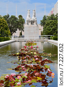 Lisboa, Empire Square (Praça do Império) – PortugalEurope, Portugal, Lisbon, Empire Square. Редакционное фото, агентство BE&W Photo / Фотобанк Лори