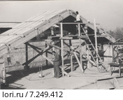 Испытания на прочность железобетонной конструкции 1985г. Редакционное фото, фотограф Emelinna / Фотобанк Лори