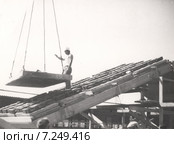 Испытания на прочность железобетонной конструкции 1985г. Редакционное фото, фотограф Emelinna / Фотобанк Лори
