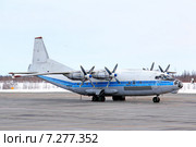 Kosmos Aviation Antonov An-12B (2015 год). Редакционное фото, фотограф Art Konovalov / Фотобанк Лори