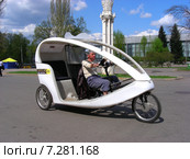 Велорикша на ВВЦ (ВДНХ) в Москве (2009 год). Редакционное фото, фотограф lana1501 / Фотобанк Лори