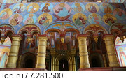 Великие врата в православном храме в Ростове Великом. Россия (2014 год). Стоковое видео, видеограф Михаил Коханчиков / Фотобанк Лори