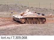 Немецкая самоходно-артиллерийская установка StuG III в поле. Стоковое фото, фотограф Терешко Сергей / Фотобанк Лори