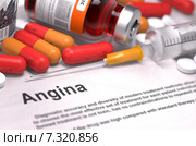 Angina, шприц и капсулы с лекарством. Стоковая иллюстрация, иллюстратор Илья Урядников / Фотобанк Лори