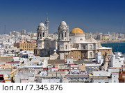 View from Torre Tavira tower to Cádiz Cathedral, also New Cathedral, Cádiz, Costa de la Luz, Andalusia, Spain. Стоковое фото, агентство BE&W Photo / Фотобанк Лори