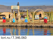 peru - uros, pre-incan people who live on forty-two self-fashioned floating island in lake titicaca puno, peru and bolivia.Peru, South America, Titicaca Lake, Uros Indian, Uros Ayamaras, Floating Island. Редакционное фото, агентство BE&W Photo / Фотобанк Лори