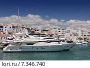 Luxury boats at Puerto Banus, Marbella, Malaga, Spain. Редакционное фото, агентство BE&W Photo / Фотобанк Лори
