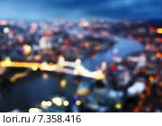 Размытый фон с Тауэрским мостом вечером, Лондом (2014 год). Стоковое фото, фотограф Iakov Kalinin / Фотобанк Лори