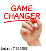 Рука пишет красным маркром слово Game Changer. Стоковое фото, фотограф Ивелин Радков / Фотобанк Лори