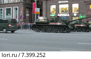 Репетиция парада в честь Дня Победы в Москве. Сбор военной техники на Тверской улице для прохождения по Красной площади (2015 год). Редакционное видео, видеограф Игорь Долгов / Фотобанк Лори