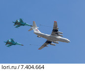 Демонстрация дозаправки в воздухе, репетиция военного парада перед Праздником Победы 2015 года. Редакционное фото, фотограф Ekaterina Andreeva / Фотобанк Лори