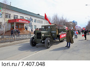 Автомобиль ЗИС-5 во время празднования Дня Победы. 9 мая 2015 года, город Надым, Ямало-Ненецкий автономный округ. Редакционное фото, фотограф Григорий Писоцкий / Фотобанк Лори