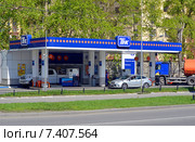 Автозаправочная станция "ТНК" на улице Народного ополчения (2015 год). Редакционное фото, фотограф Александр Замараев / Фотобанк Лори