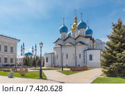 Казанский кремль. Благовещенский собор и минареты мечети Кул-Шариф в весенний солнечный день (2015 год). Стоковое фото, фотограф Горшков Игорь / Фотобанк Лори