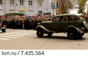 Парад в День Победы 9 мая 2015 года в городе Самаре. Движение старой военной техники. Редакционное видео, видеограф Михаил Синякин / Фотобанк Лори