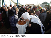 Великое повечерие в Успенском храме села Жилино, встреча митрополита Ювеналия (2015 год). Редакционное фото, фотограф Дмитрий Неумоин / Фотобанк Лори