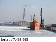 Грузовой порт, остров Русский, поселок Поспелово. Владивосток (2011 год). Редакционное фото, фотограф Валерий Акулич / Фотобанк Лори