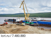 Разгрузка груза для Газпрома (2015 год). Редакционное фото, фотограф Роман Фомин / Фотобанк Лори