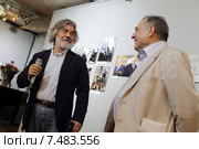 Юрий Сомов на открытие собственной фотовыставки (2015 год). Редакционное фото, фотограф Дмитрий Неумоин / Фотобанк Лори
