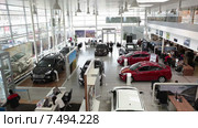 Автосалон по продаже новых автомобилей Хендай моторс, дилер Рольф Лахта, Санкт-Петербург (2015 год). Редакционное видео, видеограф Кекяляйнен Андрей / Фотобанк Лори