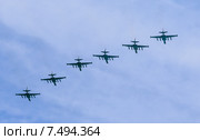 Российские бронированные дозвуковые штурмовики Су-25СМ (Frogfoot). Парад в честь 70-летия Победы, 2015 год. Москва. Редакционное фото, фотограф Николай Коржов / Фотобанк Лори
