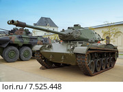 M41 «Уокер Бульдог» (M41 Walker Bulldog) — лёгкий танк армии США. Экспозиция боевых машин Варшавского блока и стран коалиции НАТО, Военно-исторический музей вооружённых сил Германии в Дрездене (2015 год). Редакционное фото, фотограф Анна Мишина / Фотобанк Лори