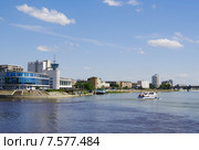 Омск, стрелка Оми и Иртыша - место основания города (2015 год). Редакционное фото, фотограф Галина Хорошман / Фотобанк Лори