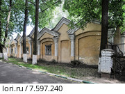 Конный двор (1830-40е гг.). Усадьба Д.П. Рябушинского в Кучине. Город Железнодорожный, Московская область (2015 год). Стоковое фото, фотограф stargal / Фотобанк Лори