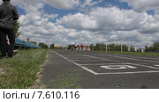 Школьники бегут 3 км, сдают нормы ГТО по бегу (2015 год). Редакционное видео, видеограф Евгений Каргин / Фотобанк Лори